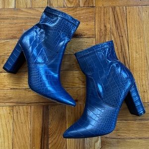 NWOT Catherine Malandrino Blue Faux Leather Snakeskin Pointed Toe Heeled Boot 9